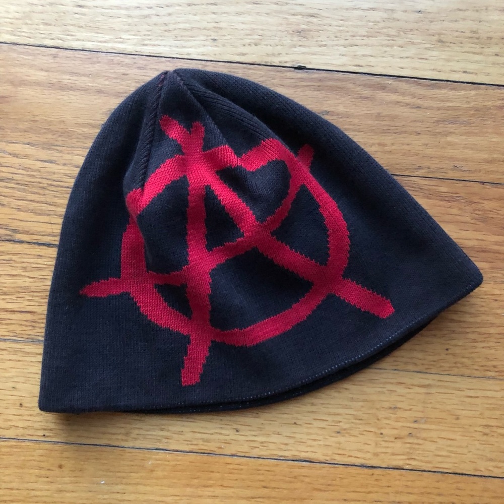 Reversible anarchy beanie